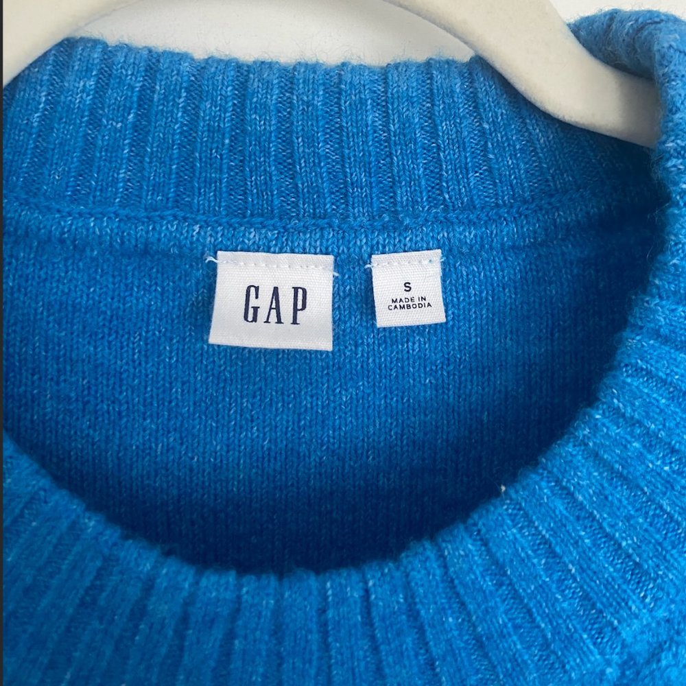 Gap Factory Forever Cozy Cable-Knit Lightweight Sweater - Picture 3 of 3
